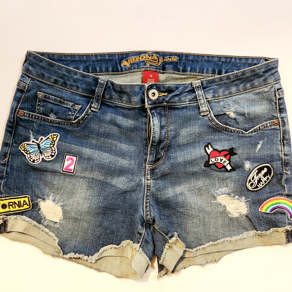Arizona Jean Company Denim Patch Detail Women's Blue Jean Shorts Size: 13